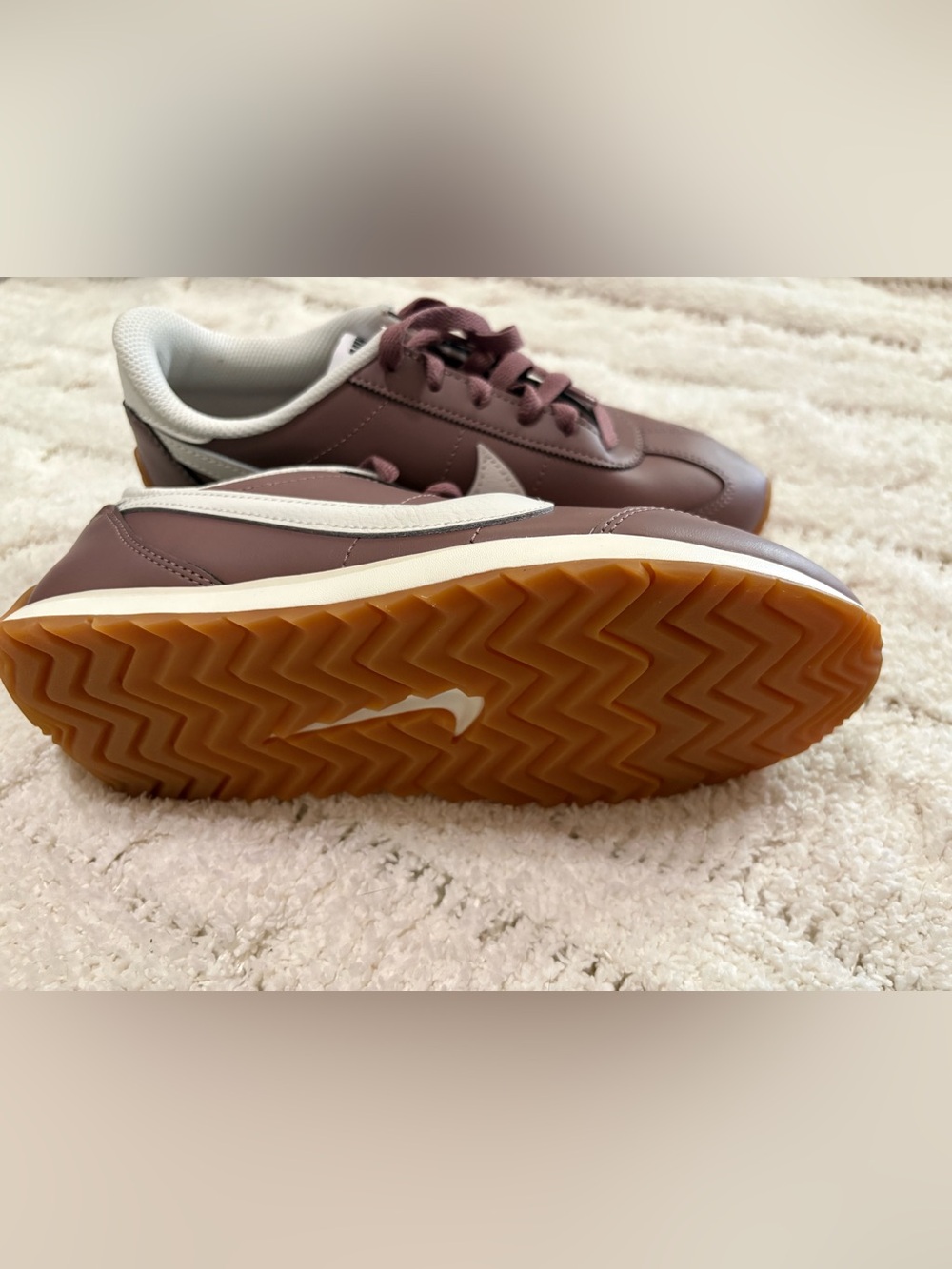 Nike Retro Runner Sneakers in Mauve and White - pacific LTR - Picture 3 of 3